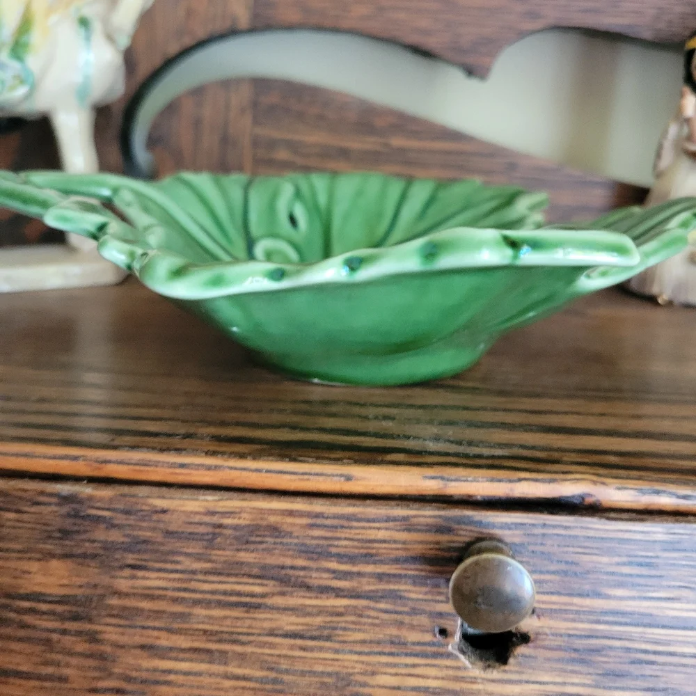 Majolica like leaf leaves bowl trinket dish
